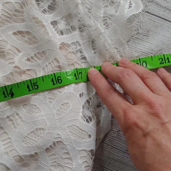 TOBI WHITE AND CREAM LACE MINI DRESS PLUNGE NECKLINE - Picture 8 of 10